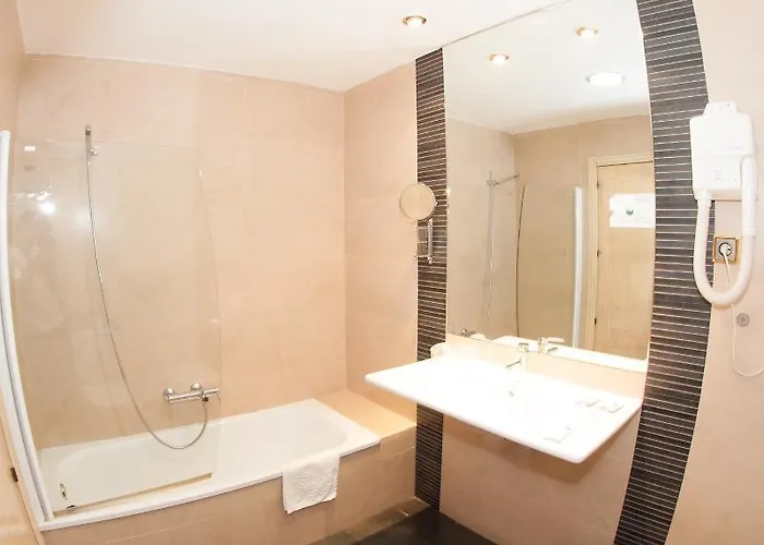 Ana Maria מלון 3*