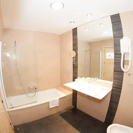 Ana María Hotel 3*